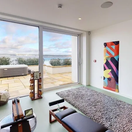 Villa Expansive Six Bedroom With Uninterrupted Views Over Ardmore Bay Below Ardmore (Waterford)