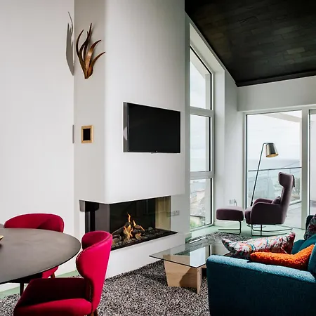 Villa Expansive Six Bedroom With Uninterrupted Views Over Ardmore Bay Below *