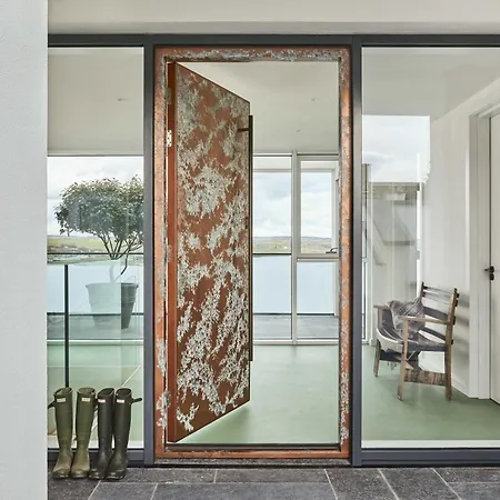 Villa Expansive Six Bedroom With Uninterrupted Views Over Ardmore Bay Below *